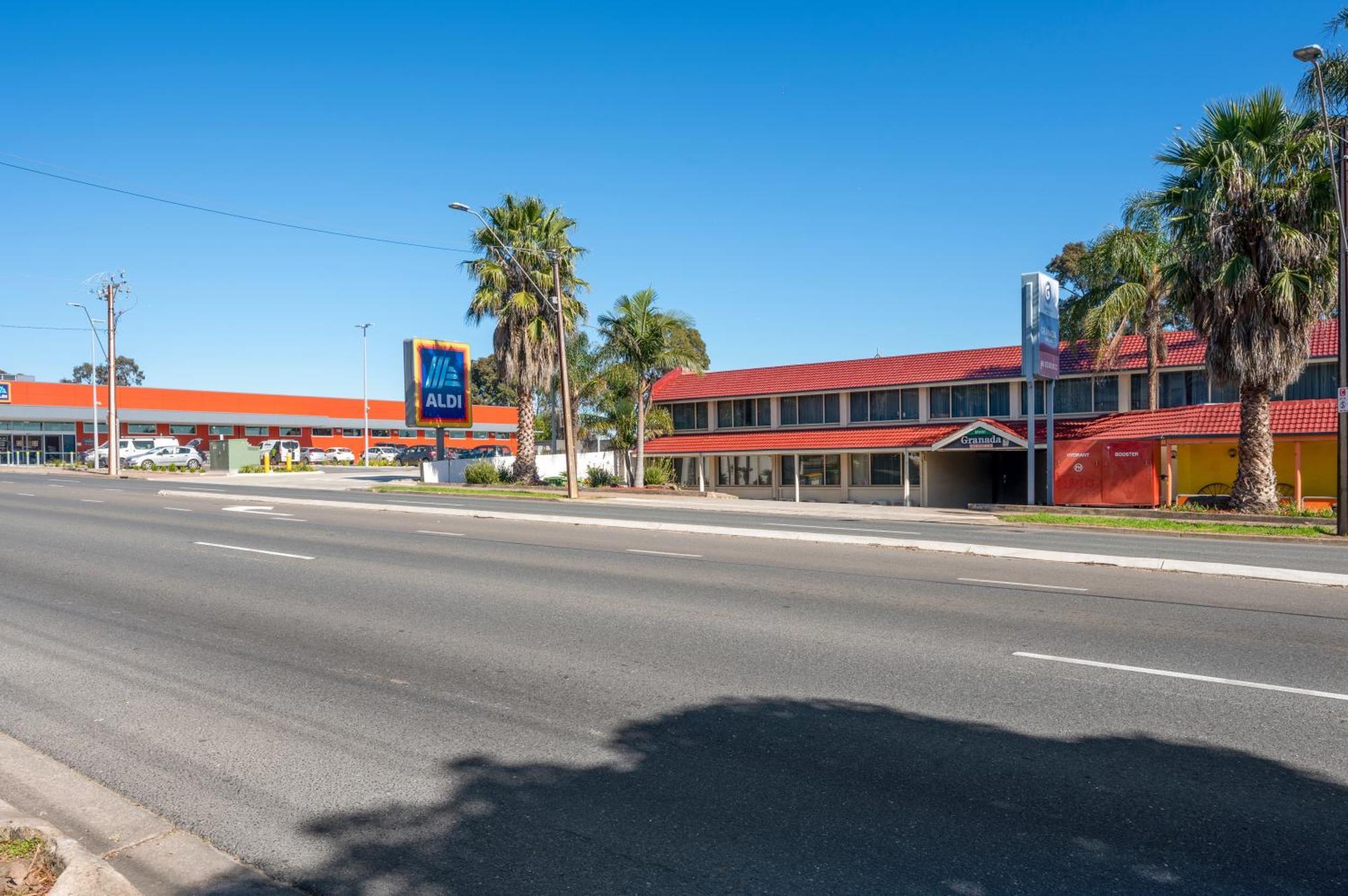 Adelaide Granada Motor Inn Extérieur photo